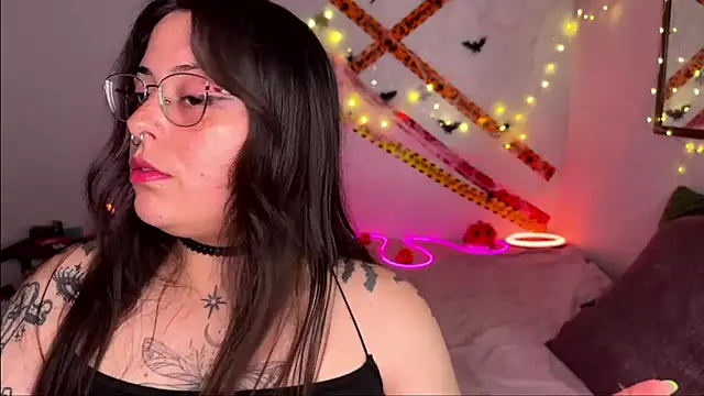 Mizztikaa Adlı Modelin Canlı XXX Sohbeti