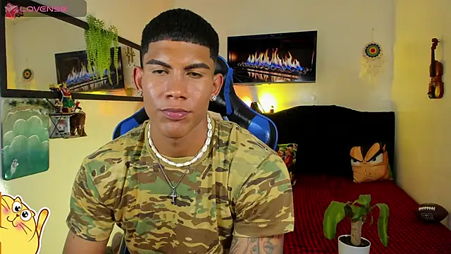 Damian_latinxxx Show in webcam