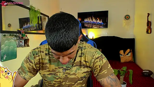 Damian_latinxxx Show in webcam