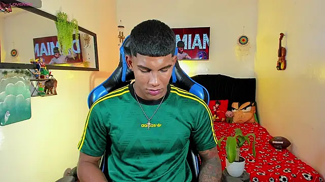 Pokazy przed kamerką – Damian_latinxxx