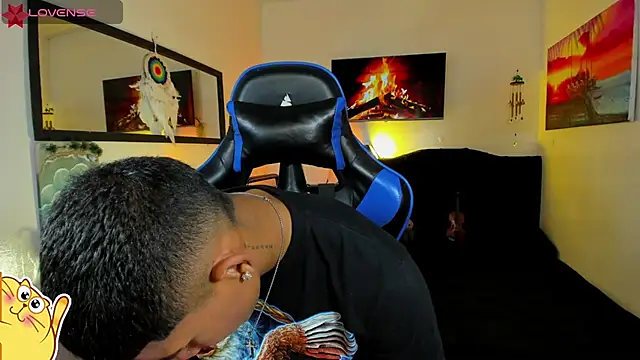 Damian_latinxxx Show in webcam
