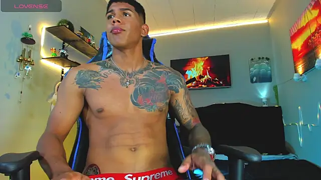 Show modela Damian_latinxxx na web-kameri