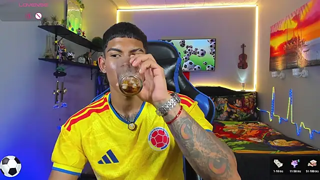Damian_latinxxx Show in webcam