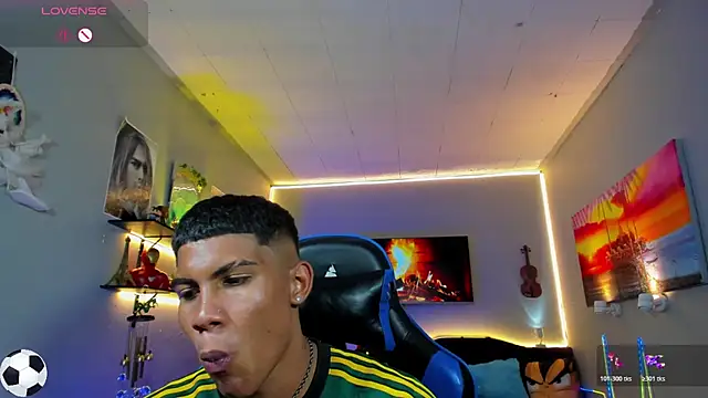 Damian_latinxxx Show in webcam