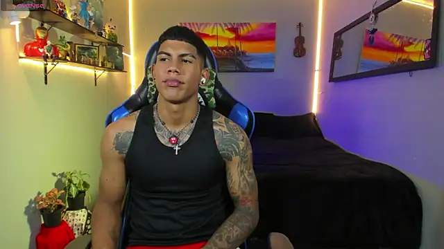 Damian_latinxxx Show in webcam