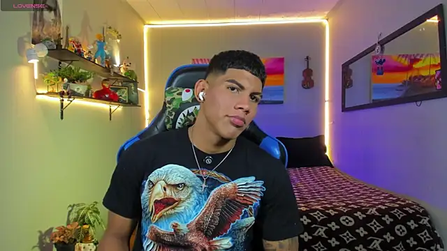Damian_latinxxx Show in webcam