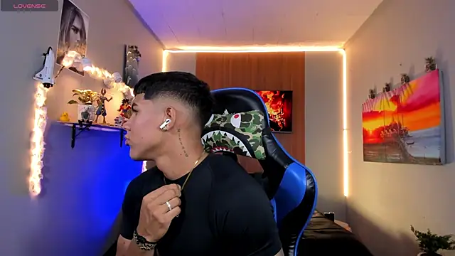Damian_latinxxx Show in webcam
