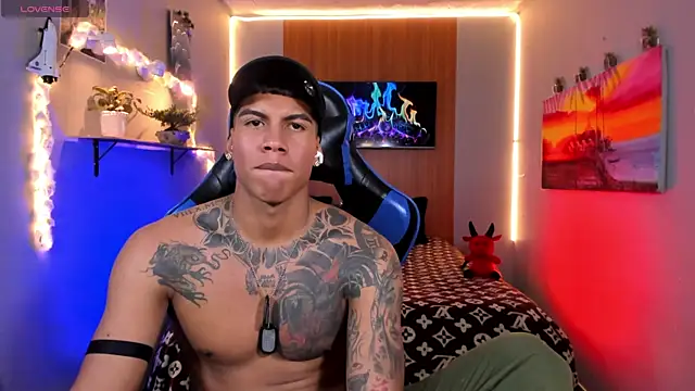 Damian_latinxxx Show in webcam