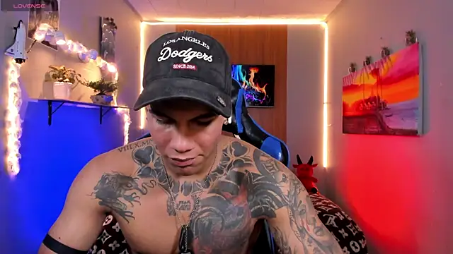 Damian_latinxxx Show in webcam