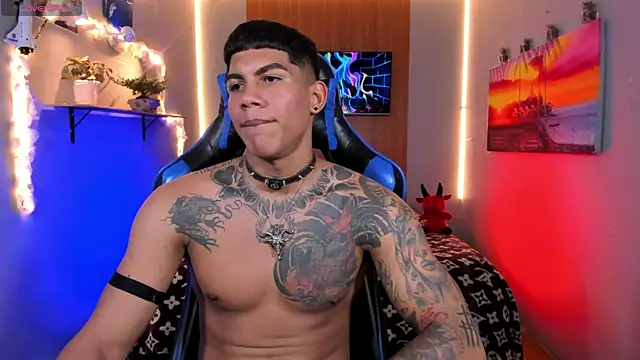 Pokazy przed kamerką – Damian_latinxxx