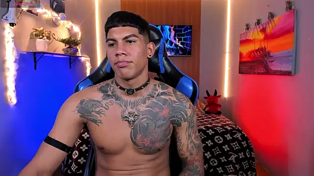 Damian_latinxxx Show in webcam