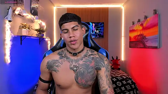 Pokazy przed kamerką – Damian_latinxxx
