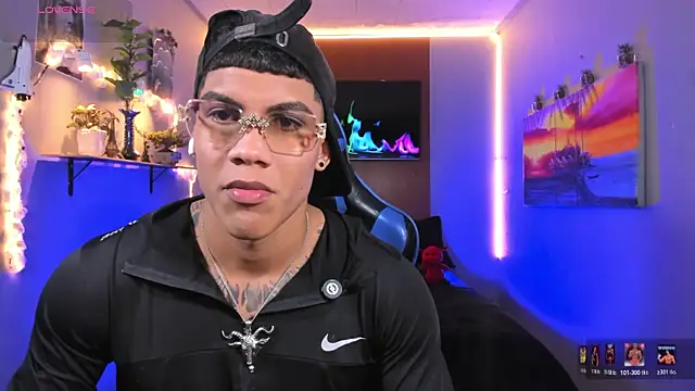 Damian_latinxxx Show in webcam