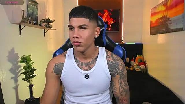 Pokazy przed kamerką – Damian_latinxxx