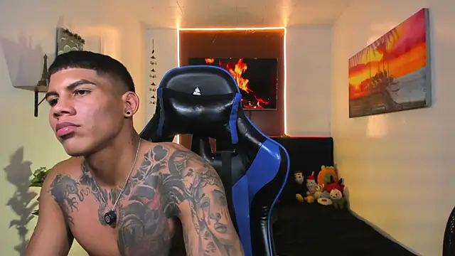 Damian_latinxxx Show in webcam