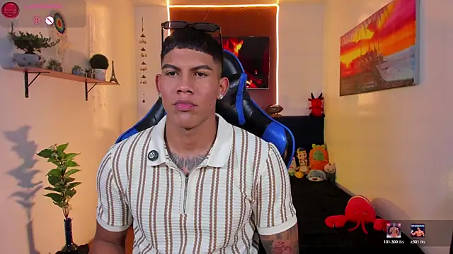 Damian_latinxxx Show in webcam