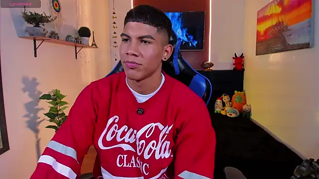 Damian_latinxxx Show in webcam