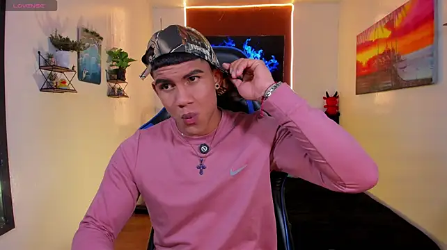 Damian_latinxxx Show in webcam
