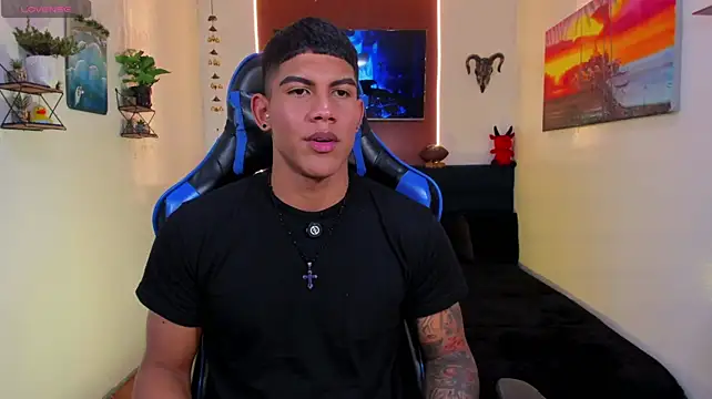 Damian_latinxxx Show in webcam