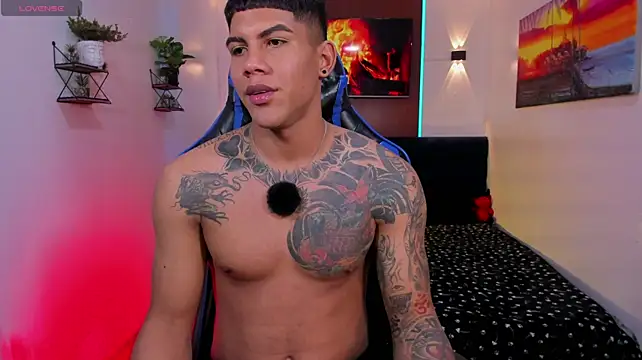Damian_latinxxx Show in webcam