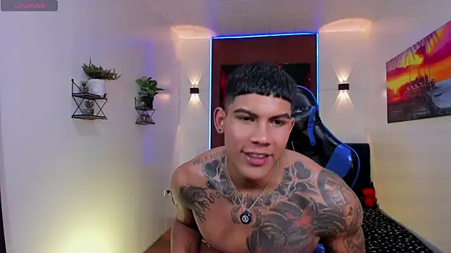 Damian_latinxxx Show in webcam