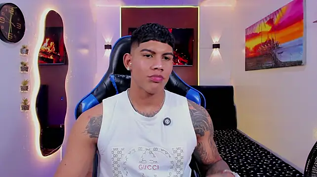 Pokazy przed kamerką – Damian_latinxxx