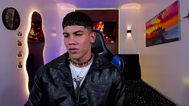 Damian_latinxxx Show in webcam