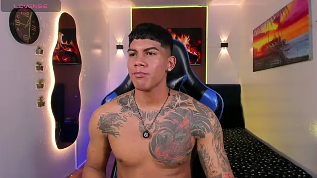 Damian_latinxxx Show in webcam