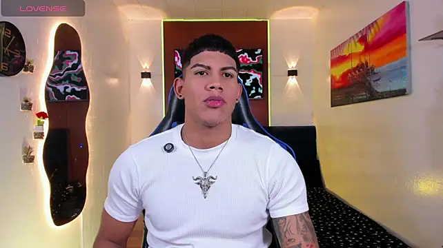 Damian_latinxxx Show in webcam