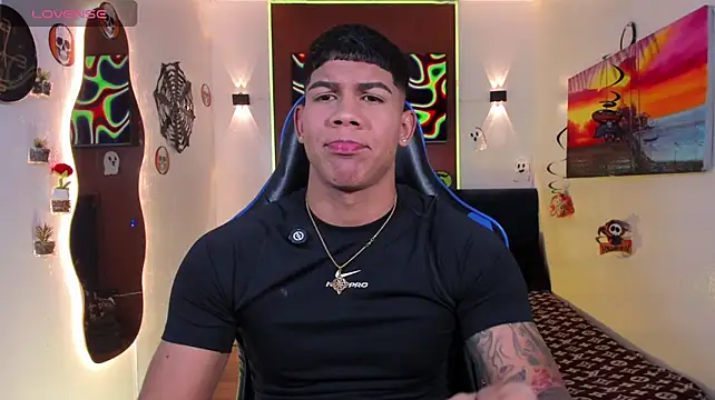Damian_latinxxx Show in webcam