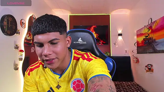 Pokazy przed kamerką – Damian_latinxxx
