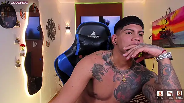 Damian_latinxxx Show in webcam
