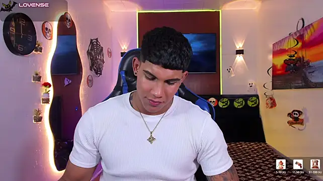 Pokazy przed kamerką – Damian_latinxxx