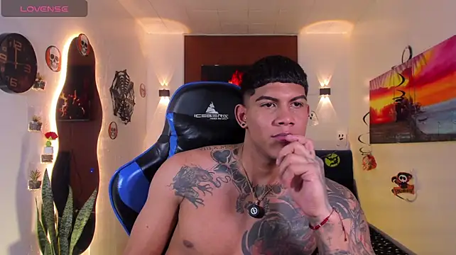 Pokazy przed kamerką – Damian_latinxxx