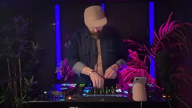 Turnt_Reynolds 在線直播表演
