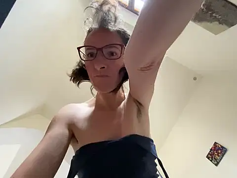 Hairy_horny_mommy's Webcam Show