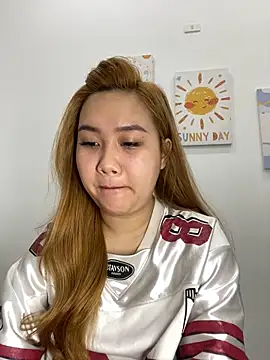 Almira6868 Show in webcam