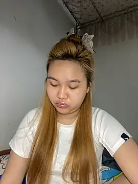 Almira6868's Live Chat Room