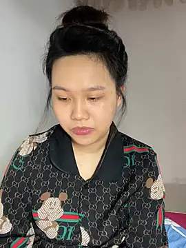 Almira6868's Live XXX Chat