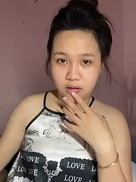 Almira6868 Show Webcam