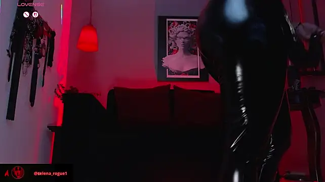 XXX chat uživo modela selena_rogue
