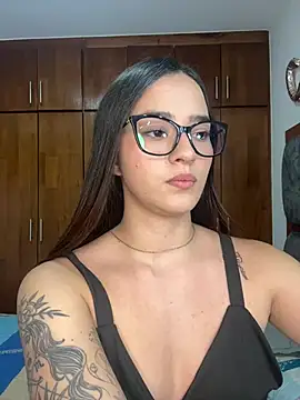 Chat +18 de Veronica_isaza__ ao vivo