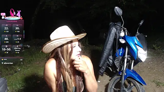 esmeralda_li: διαδικτυακό σόου στην κάμερα