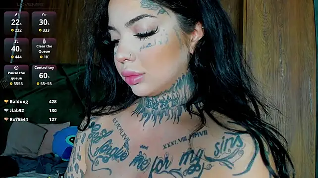 Show modela CreamyInkky_ na web-kameri
