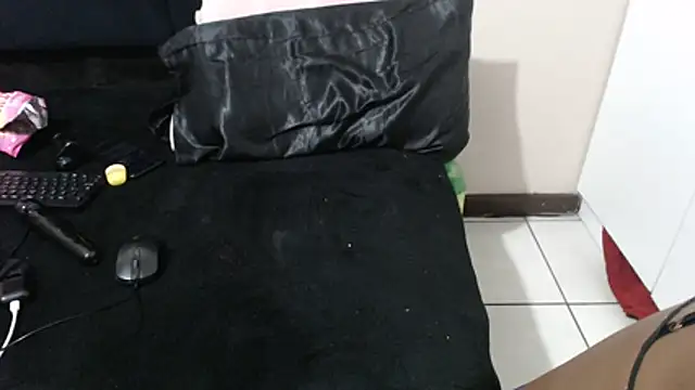 SweetHotBabby18 Show in webcam