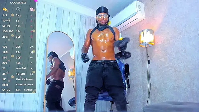 Chat +18 de RicoBrown777_ ao vivo