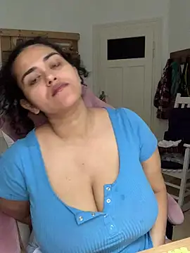 Curvydesifromgermany Adlı Modelin Canlı XXX Sohbeti