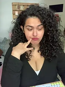 Chat +18 de Curvydesifromgermany ao vivo
