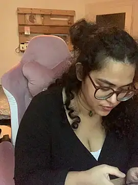 צ'אט XXX בשידור חי של Curvydesifromgermany