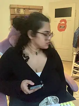צ'אט XXX בשידור חי של Curvydesifromgermany